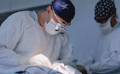 عمل جراحی موفق برای خارج کردن تومور ۱۴ سانتی‌متری از بدن یک زن ۶۳ ساله در چلیابینسک
